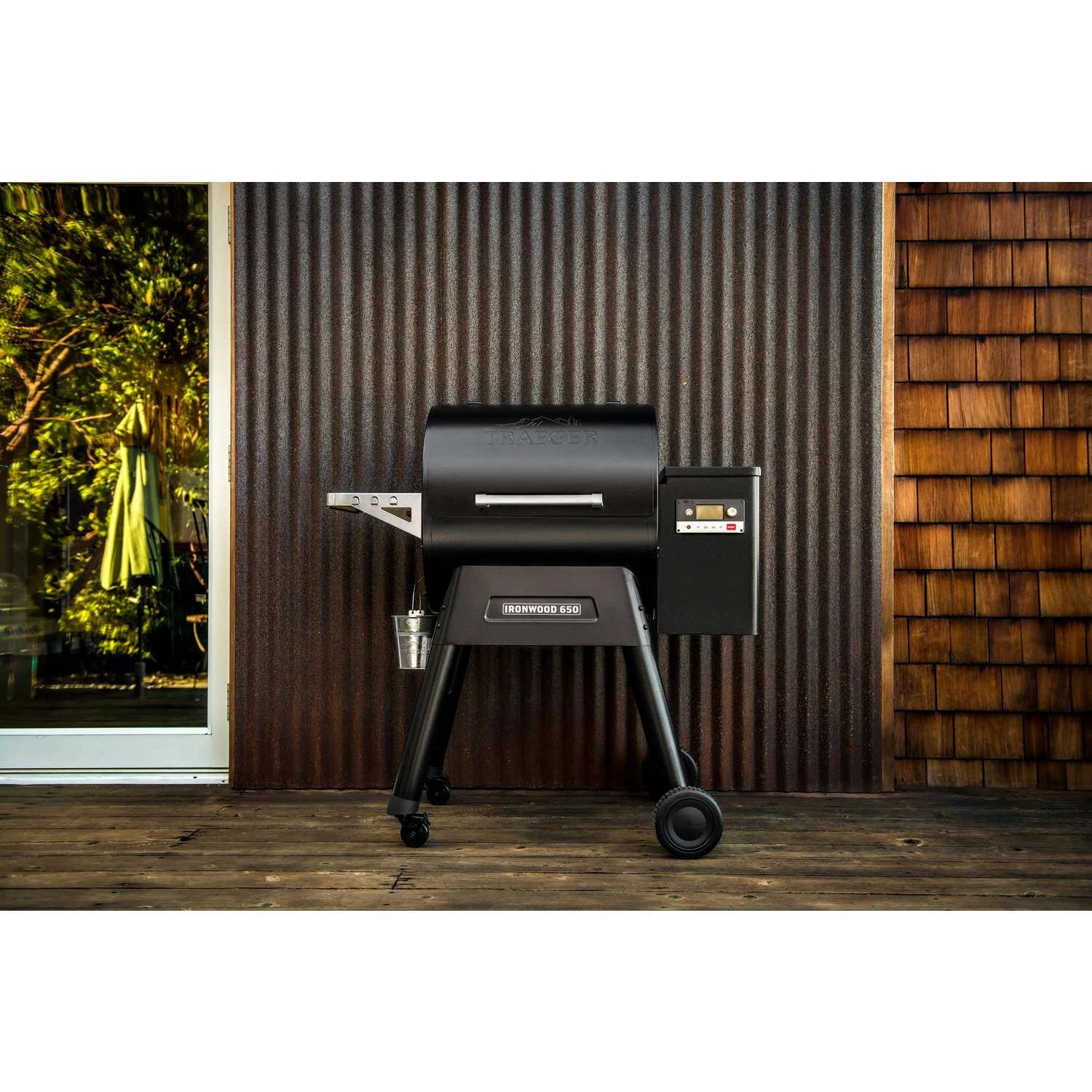 Traeger Ironwood 650 Wood Pellet WiFi Grill Black 4 Traeger Ironwood 650 Wood Pellet WiFi Grill Black - Image 4