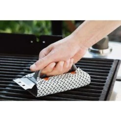 Proud Grill Q-Swiper Grill Cleaning Kit 7 In. H X 3 In. L X 3.4 In. W 26 Pc 13 Proud Grill Q-Swiper Grill Cleaning Kit 7 In. H X 3 In. L X 3.4 In. W 26 Pc -The Grill Spot 7522a911 424c 462f a297 10bae2d01672