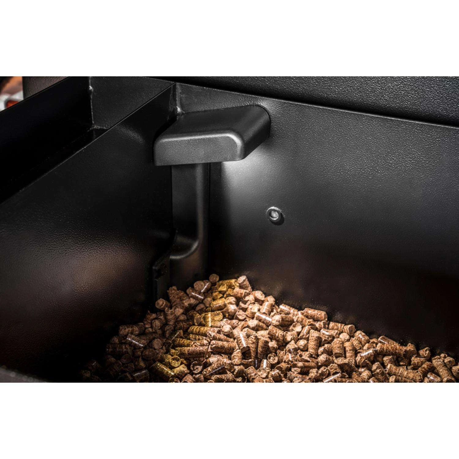 Traeger Ironwood 885 Wood Pellet WiFi Grill And Smoker Black 6 Traeger Ironwood 885 Wood Pellet WiFi Grill And Smoker Black - Image 6